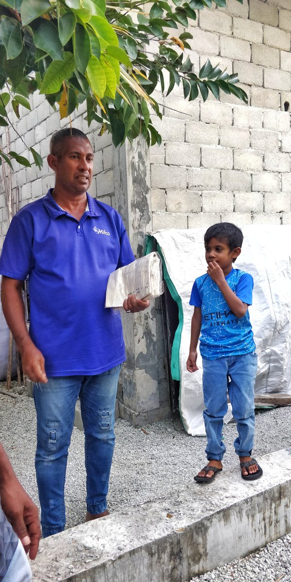 MvNids's tweet photo. ގޭބިސީތަކަށް ތިމާވެއްޓާއި ރައްޓަހި 🛍️ ކޮތަޅު ހަދިޔާ ކުރުމުގެ މަސައްކަތް މިވަނީ ނިންމާލެވިފައި. ޕުލާސްޓިކު މަދުކުރުމަށް މިޖަމްއިއްޔާއިން "ސާފު ނަޑެއްލާ" ގެ ނަމުގައި ކުރިއަށް ގެންދާ ކެމްޕެއިންގެ ދަށުން މިއީ 
ގޭބިސީތަކަށް ކޮތަޅު ހަދިޔާ ކުރެވުނު ދެވަނަ ފަހަރު
#cleannadella 
@MoEnvmv https://t.co/NB9qKSwqzJ