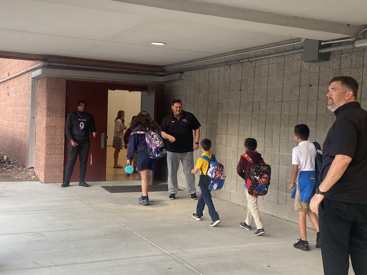 MRsharks1's tweet photo. Thank you to Mrs. Holland for letting us come support and uplift your students before their testing!
#TheStandardIsTheStandard #OneBCSD
@coachbon53 @Shark_Athletics @BeaufortSchools https://t.co/ozLeF0Tl1N