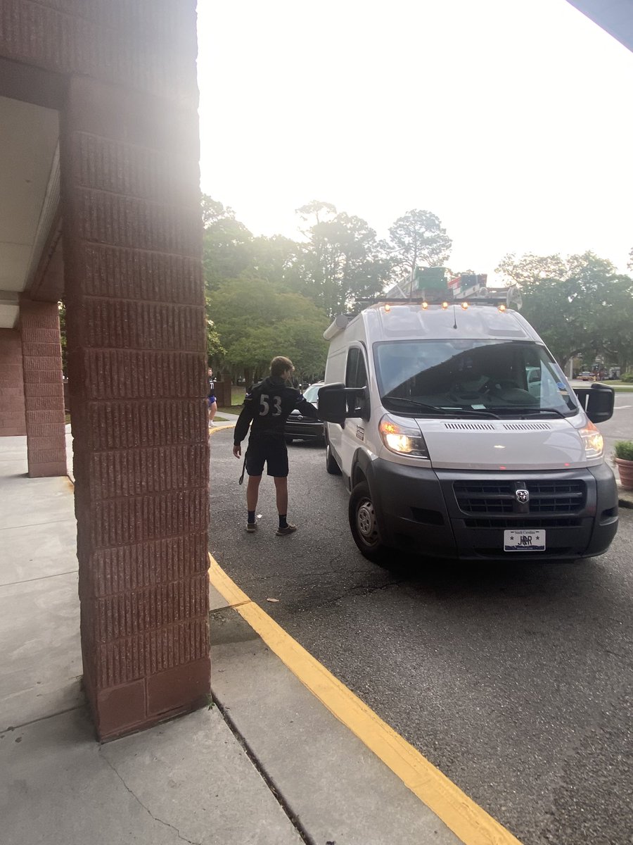 MRsharks1's tweet photo. Thank you to Mrs. Holland for letting us come support and uplift your students before their testing!
#TheStandardIsTheStandard #OneBCSD
@coachbon53 @Shark_Athletics @BeaufortSchools https://t.co/ozLeF0Tl1N