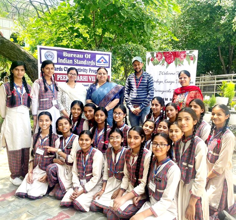 SPeeragarhi's tweet photo. To cultivate #scientific temperament and #creative thinking, SKV PGV'S Standards Club organized a Standards Writing Competition and an Orientation Programme by the Bureau of Indian Standards (#BIS) resource person, Arun sir. https://t.co/RTHBgJeUtN