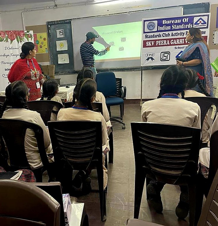 SPeeragarhi's tweet photo. To cultivate #scientific temperament and #creative thinking, SKV PGV'S Standards Club organized a Standards Writing Competition and an Orientation Programme by the Bureau of Indian Standards (#BIS) resource person, Arun sir. https://t.co/RTHBgJeUtN