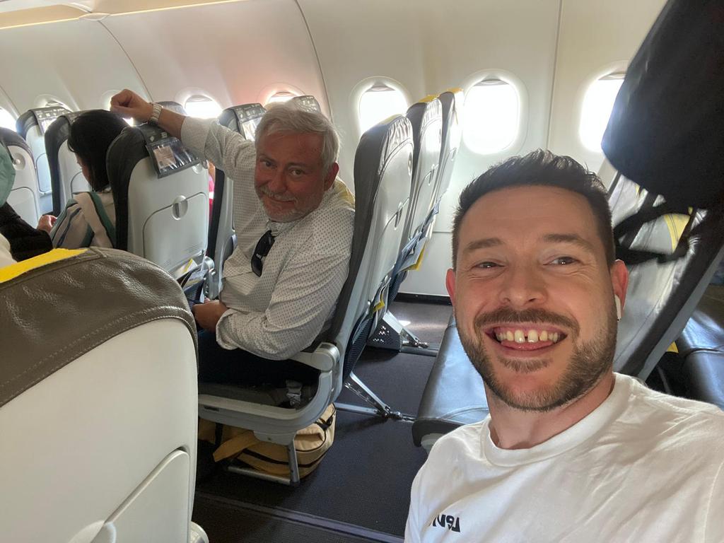 manuelmuro5's tweet photo. Aterrizando en Bilbao con Fran. Encuentro de Inmunologos camino del congreso nacional de la SEI. https://t.co/CWHfBFDJCX