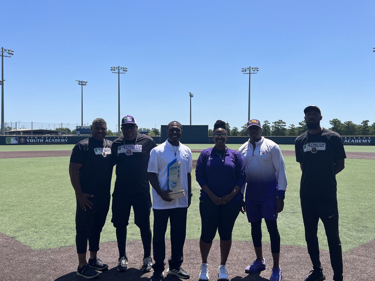 BleuDevilBSB's tweet photo. Head Coach @CoachTGrant42 with the New Orleans Youth Academy staff @MLBDevelops @MLB @tbrooksBIN 

They were so instrumental in our success in this first year of making #HIStory and winning this championship. THANK YOU for allowing us to your facilities! https://t.co/XtEr9ViPBz