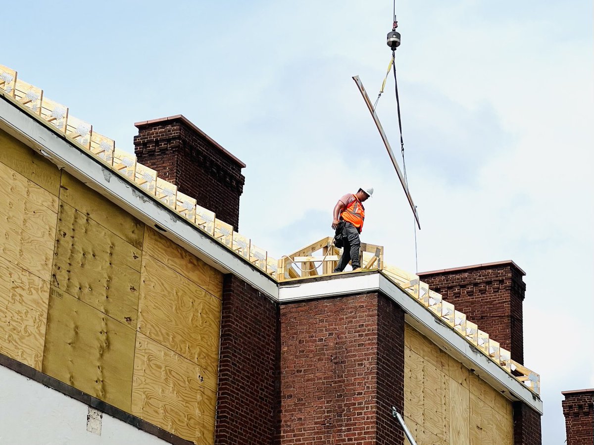 JasonKamras's tweet photo. The new @WMFoxES roof is going up! #FoxStrong @RPS_Schools https://t.co/GG9LlL8XWs