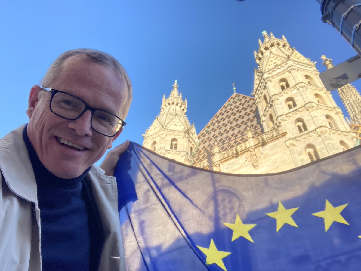 GunterFehlinger's tweet photo. Did anybody see #EuropeanAustria recently? I can not find the spirit of Europe in Vienna anymore! https://t.co/MgxQt4nNL0