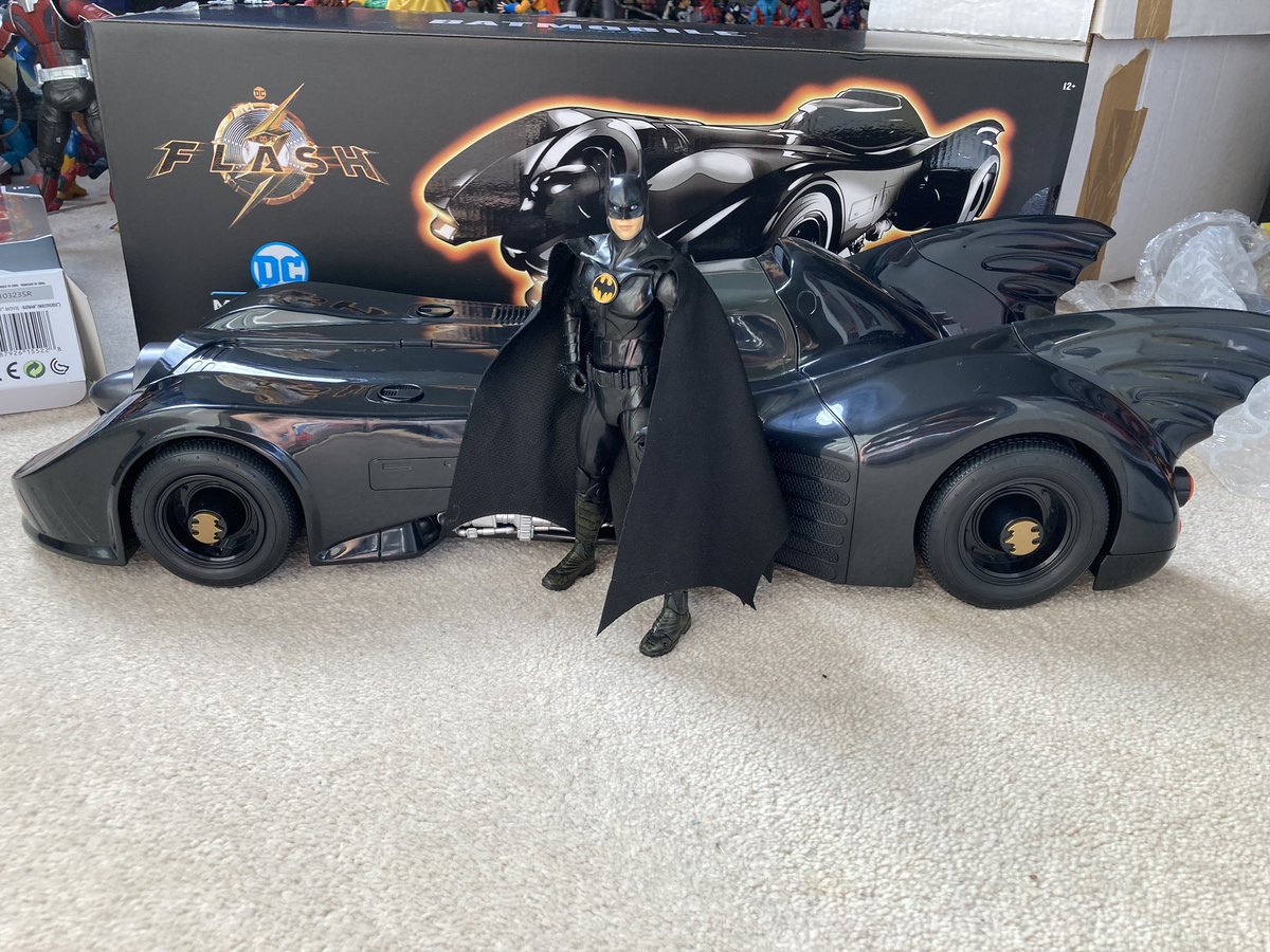 Iamzodkneel's tweet photo. ‘It’s the car right, Chick’s dig the car??!!’ 🤔😏 
#Batman89 #Batman2013 #TheFlashMovie #michaelkeaton #TheBatmobile @DCOfficial @mcfarlanetoys @Todd_McFarlane  … https://t.co/i1grfVgwM0