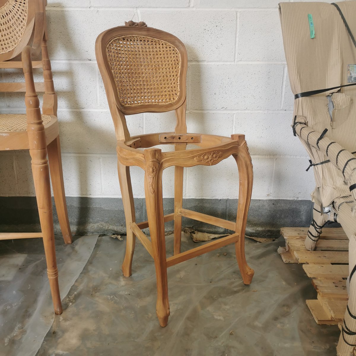 AntiqueStreet's tweet photo. Attention all interior designers, architects, and furniture retailers! Looking for high-quality, customisable Bar Stools for your clients? Look no further than Antique Street! https://t.co/sF4PRzRxp8 
#tradefurniture #interiordesign #furniture #barstools #rawframes #newproduct https://t.co/hPnt8rYghG