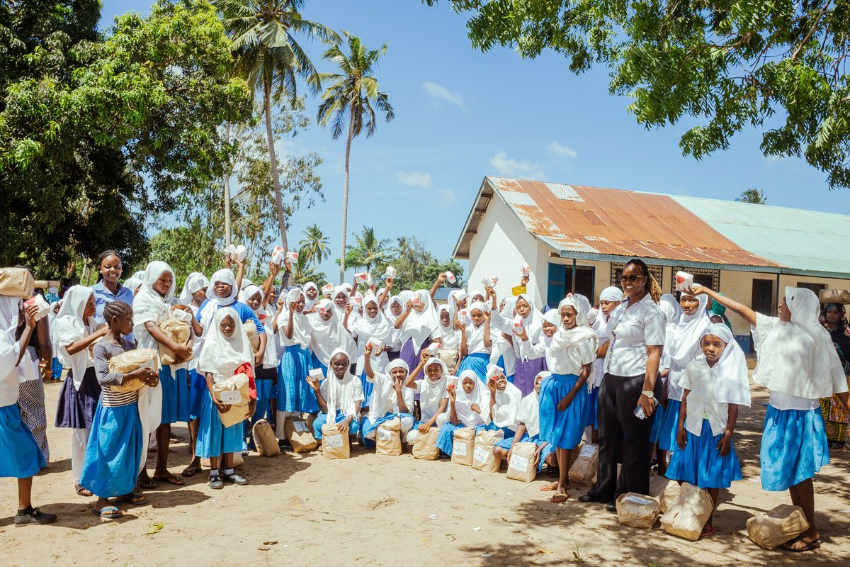 BobbyKamani's tweet photo. Collaborated with H.E Chirema Kombo - Deputy Governor of @OurKwaleCounty , my team @diani_reef, &amp; Diani residents to distribute food &amp; sanitary towels at Magoeni Primary School. Empowering girls' education &amp; fighting drought in Kwale region. Grateful to make a positive impact! https://t.co/TNzwE6skwv