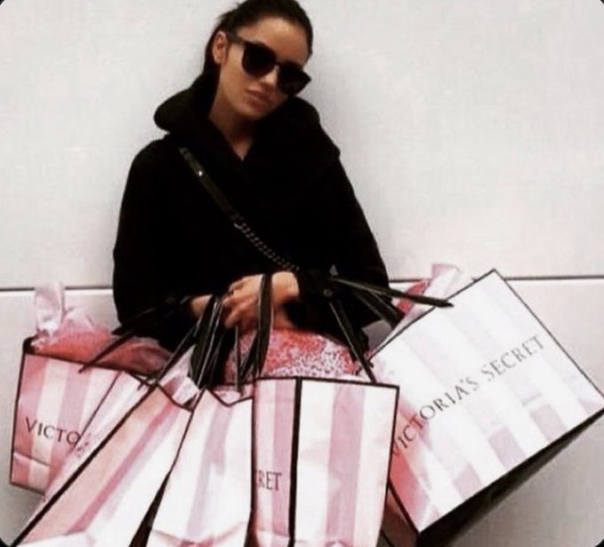 Anna_crosss's tweet photo. Me when I say I’m gonna go buy one thing https://t.co/Txg6Zgq7jv