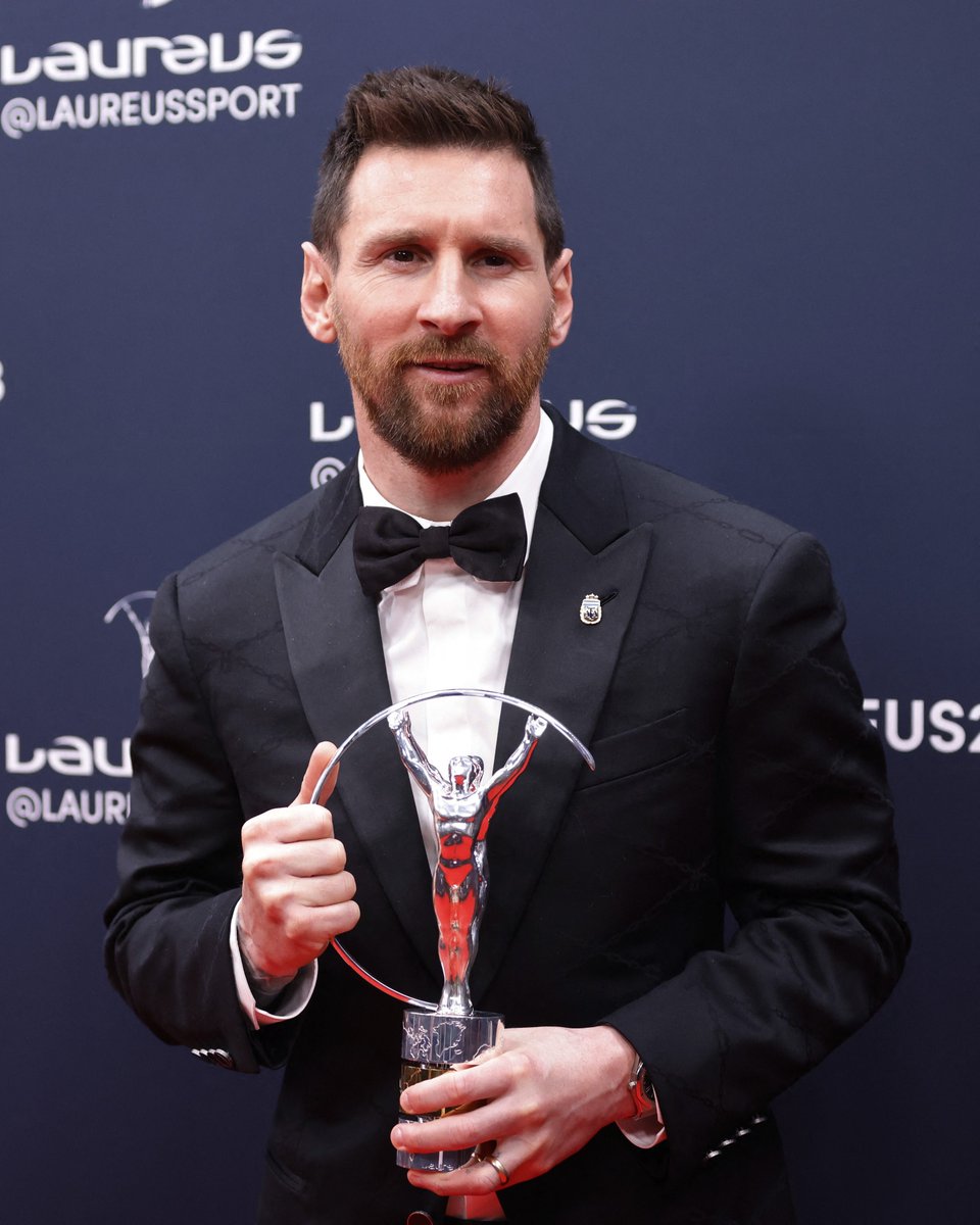 _m20ii's tweet image. هل أنت الان رسمياً الأفضل تاريخياً؟

 ميسي: "لم تراودني هذه الفكرة طوال مسيرتي ولم أبحث عنها، فقط أن يتم اعتبار اسمي بين أفضل 10 أو 5 أو 3 هو شيء من الجنون. لم ألعب كرة القدم لهذا الغرض ولكن بالطبع أشعر بالامتنان عندما يفكر الناس بي بهذه الطريقة، لا أعطي أهمية للمركز الذي أحتله"