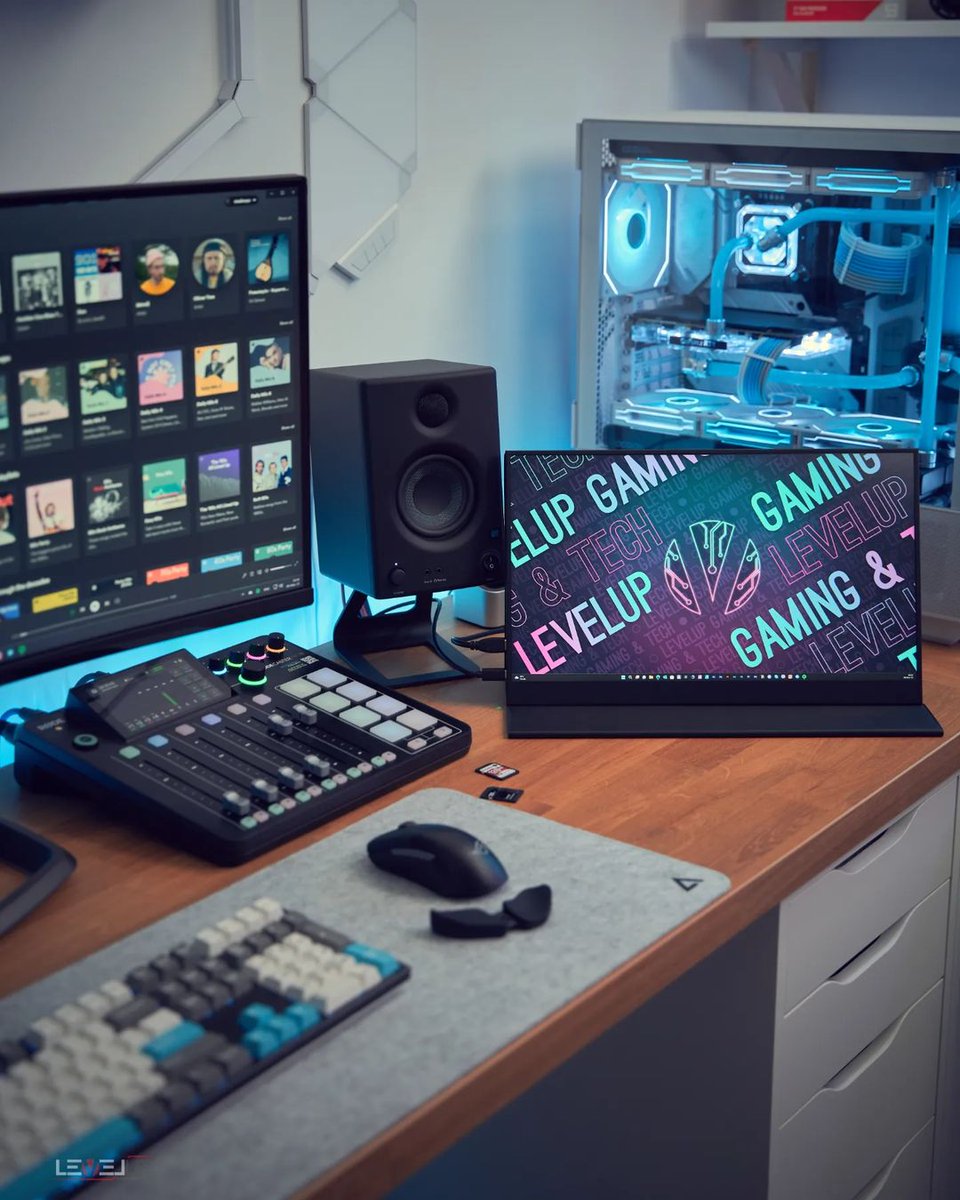 UPERFECTGlobal's tweet photo. Say goodbye to blurred visuals and poor picture quality with this incredible monitor UPERFECT USetup K3 featuring razor-sharp 1440p resolution. 

#gaming #gamigsetup #mobilegaming #portablemonitor #ps5 #xboxseriesx #nintendoswitch #iPadPro2021 #iPadProM1 #setupinspiration https://t.co/oSH9N3exwR