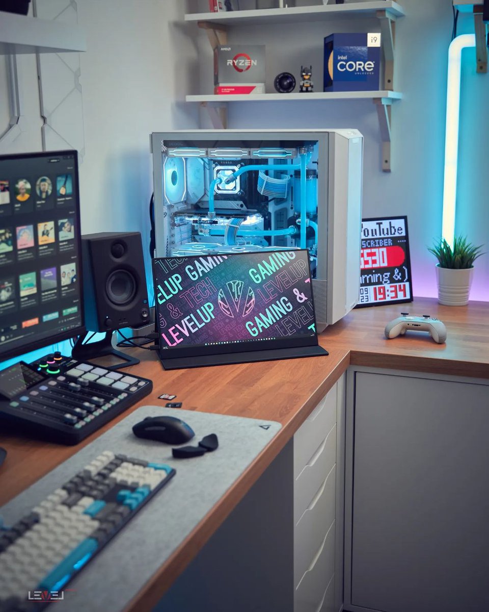 UPERFECTGlobal's tweet photo. Say goodbye to blurred visuals and poor picture quality with this incredible monitor UPERFECT USetup K3 featuring razor-sharp 1440p resolution. 

#gaming #gamigsetup #mobilegaming #portablemonitor #ps5 #xboxseriesx #nintendoswitch #iPadPro2021 #iPadProM1 #setupinspiration https://t.co/oSH9N3exwR