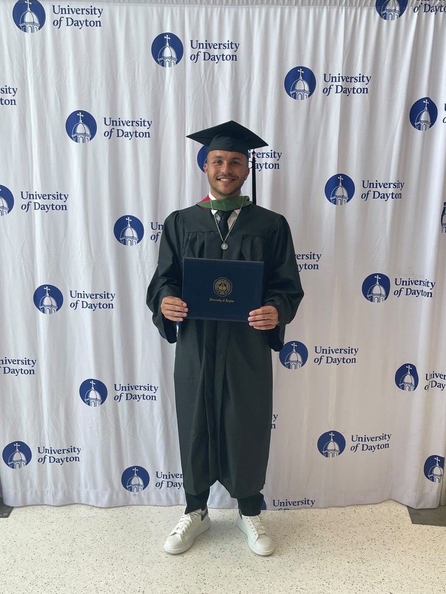 ¡Felicidades a Andy Sánchez por graduarse con una licenciatura en Gestión Deportiva de la <a href="/univofdayton/">University of Dayton</a>! Tu  trabajo y dedicación han dado sus frutos, y estamos orgullosos de tus logros tanto dentro como fuera del campo ☘