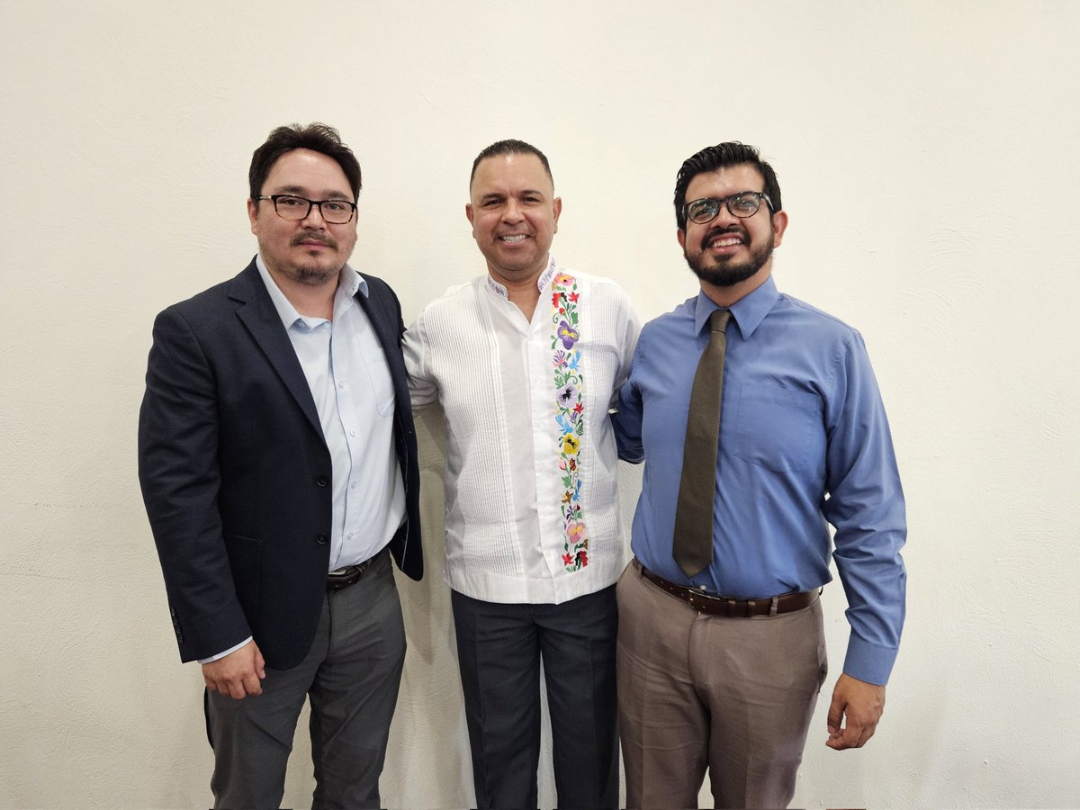 Conalep_Oaxaca's tweet photo. El titular del #ConalepOaxaca, Capi, @CarlosSarabiaC, Toma protesta en el (CEIFRHS). A fin de gestionar los Campos Clínicos del Conalep en beneficio de una educación de calidad para los jóvenes oaxaqueños.
#TransformandoLaEducación
#ConalepOaxaca
#CEIFRHS
@ManuelEspino https://t.co/wSW5q01oxf