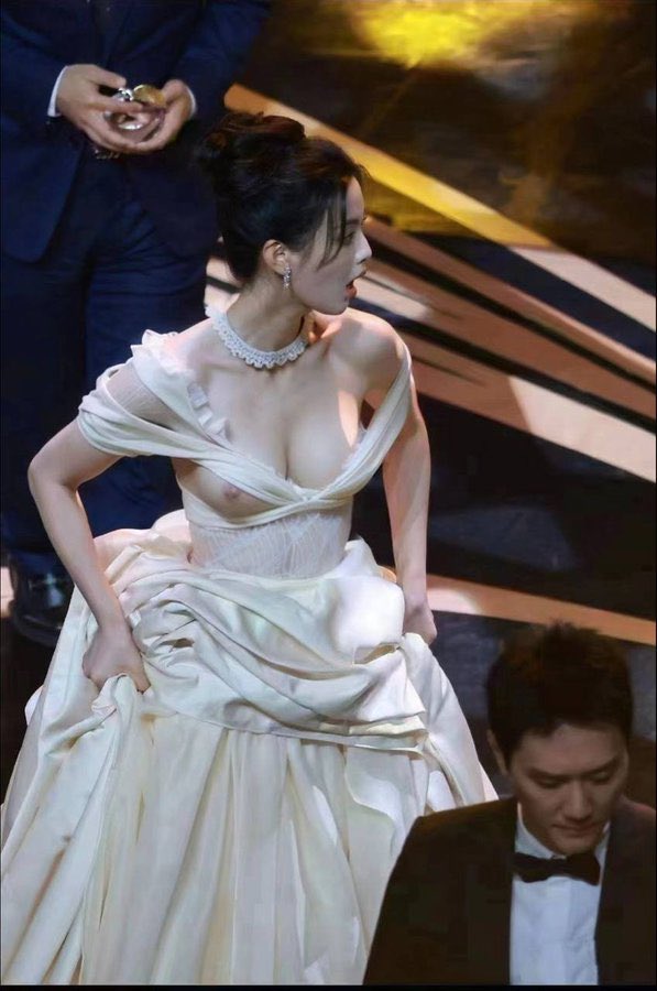 Fu159159's tweet photo. 一个美丽的意外 https://t.co/LdE2A6qQkt