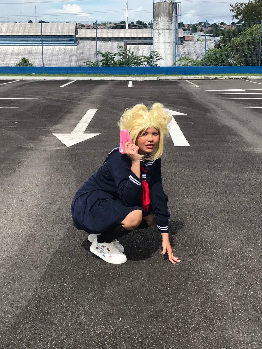 jujubanomorango's tweet photo. eu juro que eu estou tão linda de toga que eu penso até em chorar por eu está tão linda 🤚🏼 https://t.co/A1SNhHAcZf