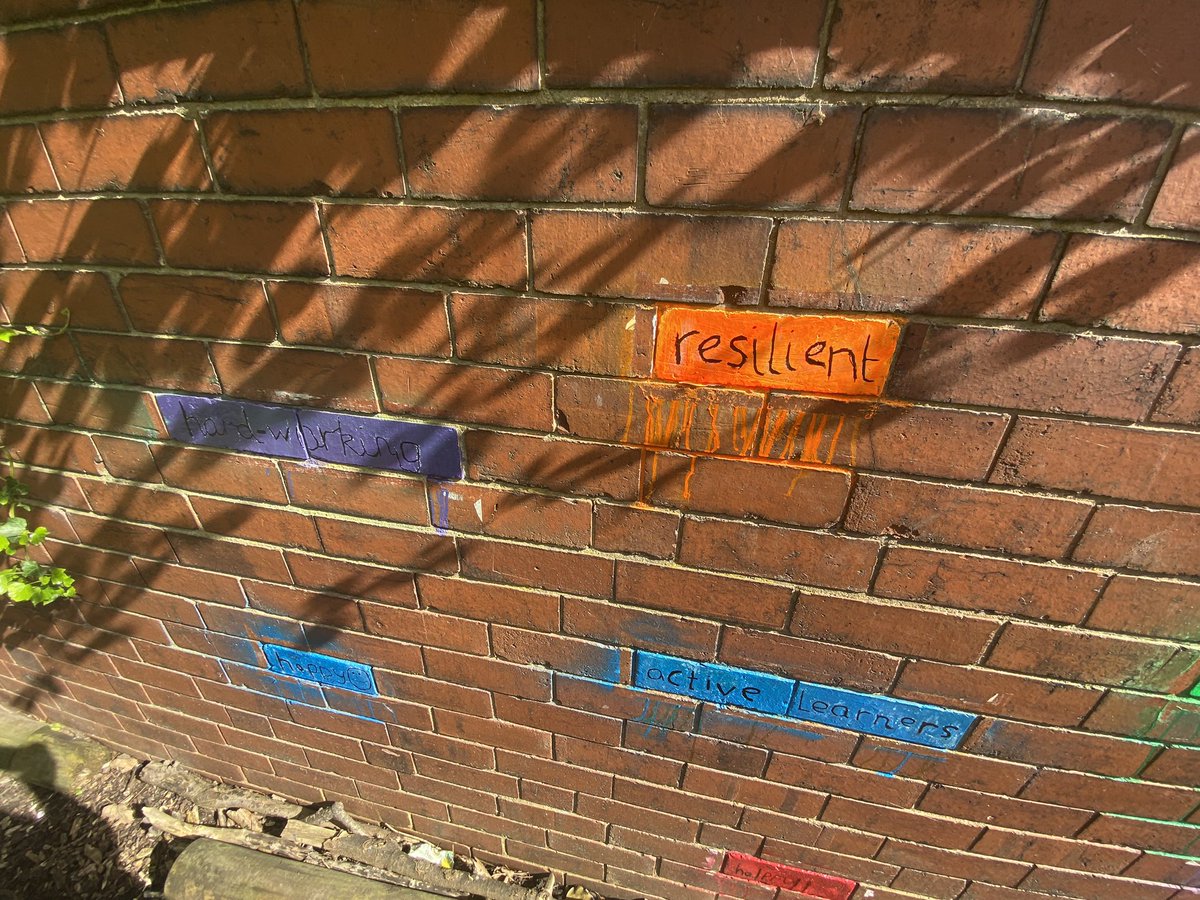 NormantonCommon's tweet photo. Also, we’re not graffiti artists…we’re spreading a message. The children thought of all these words to describe what we have to be when learning outside #activecommunicators
As outdoor learners we are…
…curious, explorers, mindful, resilient, patient, resourceful, happy…☀️ https://t.co/l0Q8U7AOLS