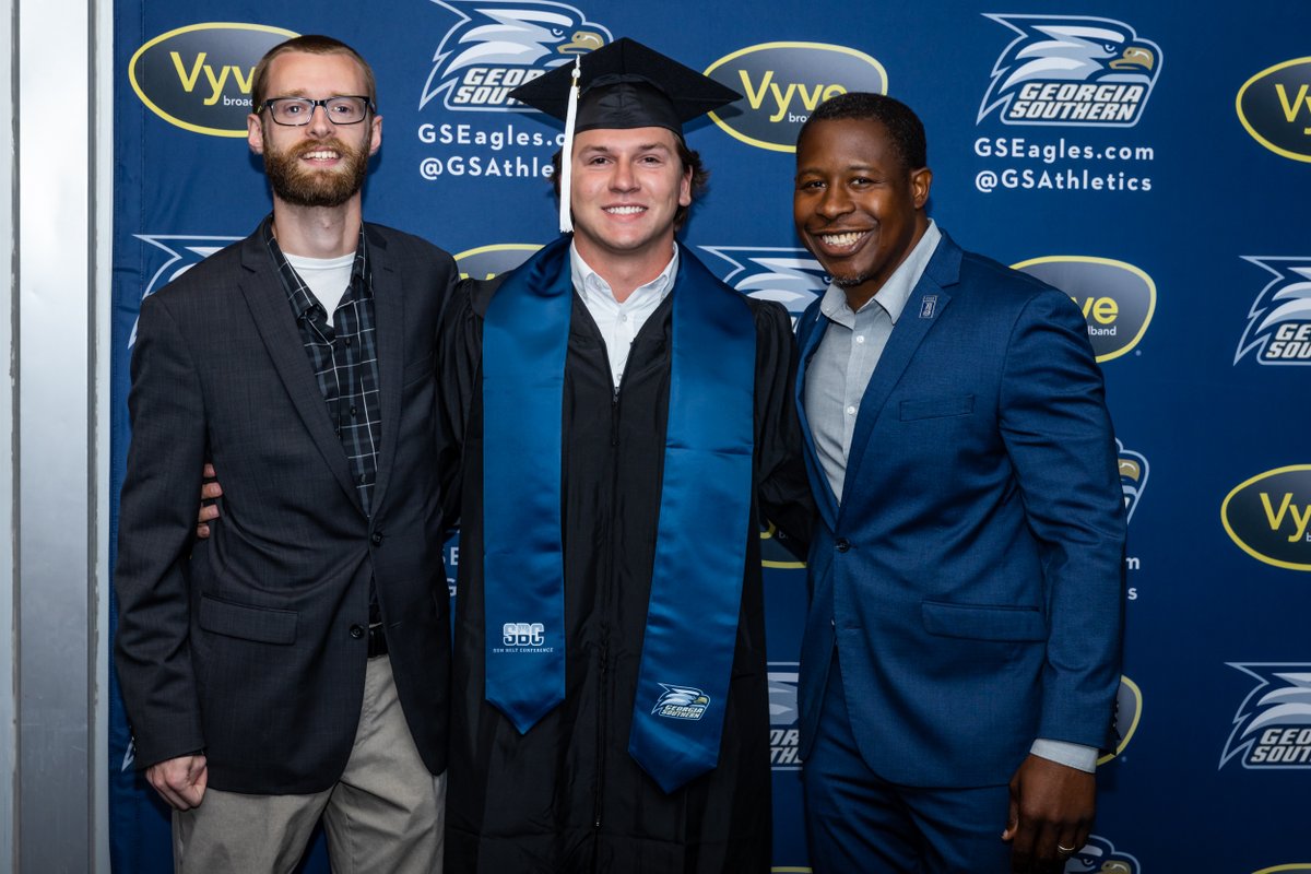 𝗚ot 𝗔fter 𝗧hose 𝗔cademics 🎓

Proud of all of our student-athletes for putting in work on the field, but more importantly, in the classroom!

#HailSouthern