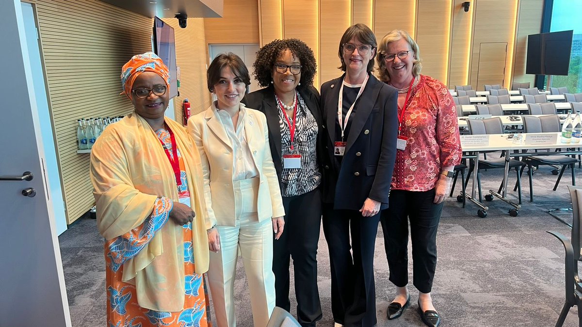 AshaMohammed_'s tweet photo. In these unprecedented times of enormous global humanitarian crises, women leadership is critical. Always motivating to share moments with fellow Red Cross Red Crescent women leaders who are members of the Governing Board of the ⁦@ifrc⁩.
#FromTheHeart https://t.co/kFS4kr4wMA