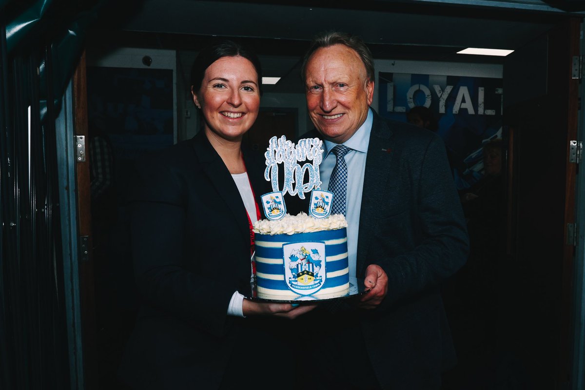 Ellieanorwright's tweet photo. A cake fit for the King of Huddersfield @warnockofficial #htafc

Cake credit - insta @ eandm.bakery https://t.co/uQxbecqMyz