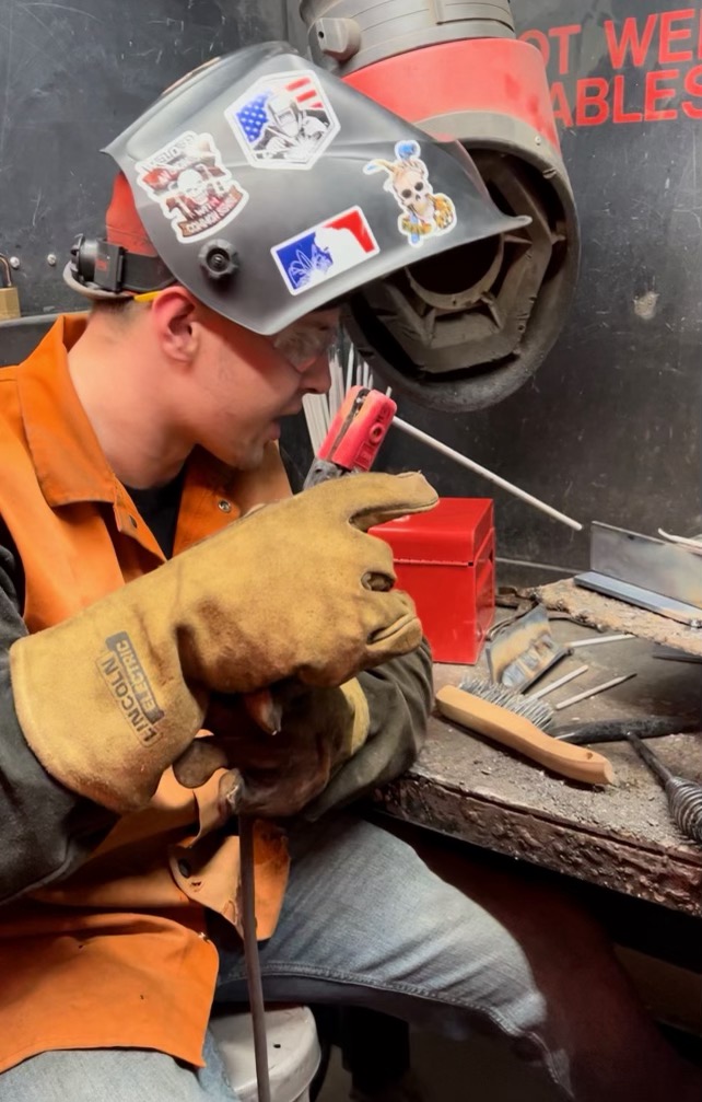 PerryLocal_Lake's tweet photo. Congrats to Ryan Budziak who is now a certified welder &amp; completed a 12-point Industry Recognized Credential which acknowledges work &amp; dedication to an industry prior to graduation. Credentialing opportunities exist in the areas of healthcare, IT, manufacturing, &amp; the trades. https://t.co/1rCJmyaxUS