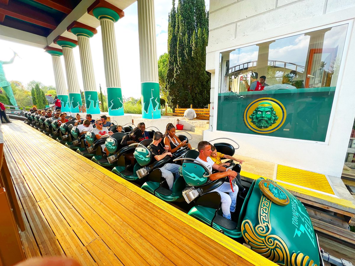 Embarquement immédiat à bord du Tonnerre 2 Zeus ! Tu préfères en avant ou en arrière ? 🤩

🎥 youtu.be/vPeBZ7UE97Y