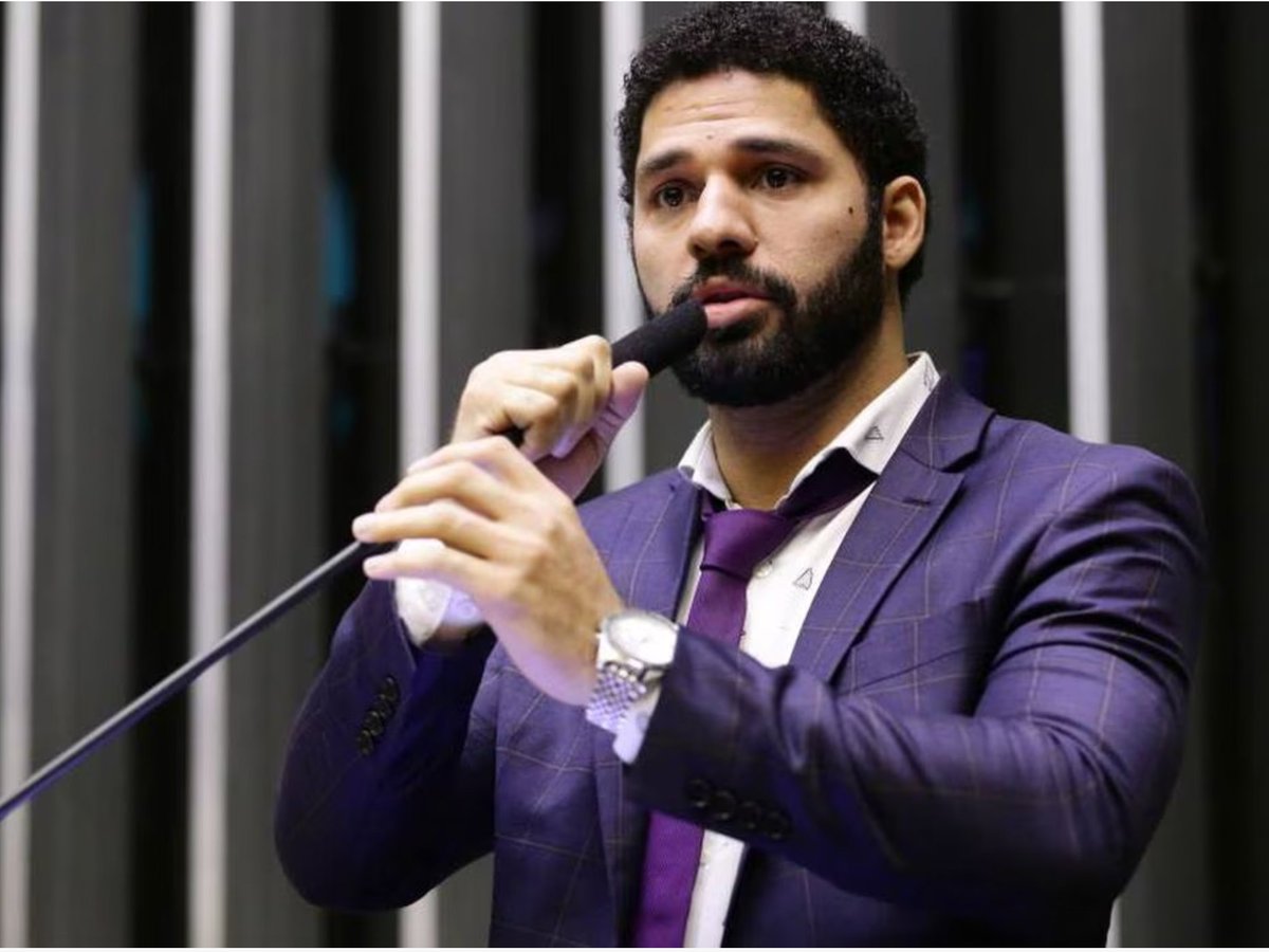 ggreenwald's tweet photo. É com enorme tristeza e pesar que eu anuncio o falecimento do meu marido @davidmirandario. Ele faria 38 anos de idade amanhã.

Seu falecimento nesta manhã vem depois de uma luta de 9 meses no CTI. David passou em paz, cercado de nossos filhos, familiares e amigos. https://t.co/AANamJvxIj