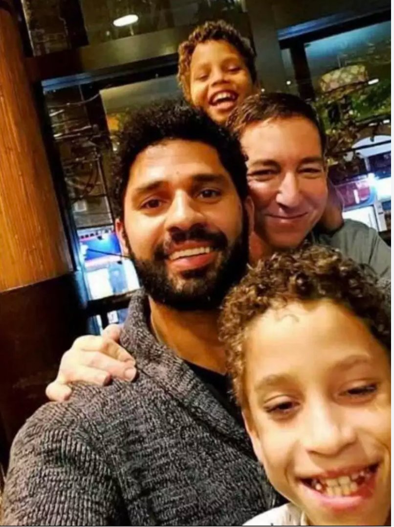 ggreenwald's tweet photo. É com enorme tristeza e pesar que eu anuncio o falecimento do meu marido @davidmirandario. Ele faria 38 anos de idade amanhã.

Seu falecimento nesta manhã vem depois de uma luta de 9 meses no CTI. David passou em paz, cercado de nossos filhos, familiares e amigos. https://t.co/AANamJvxIj