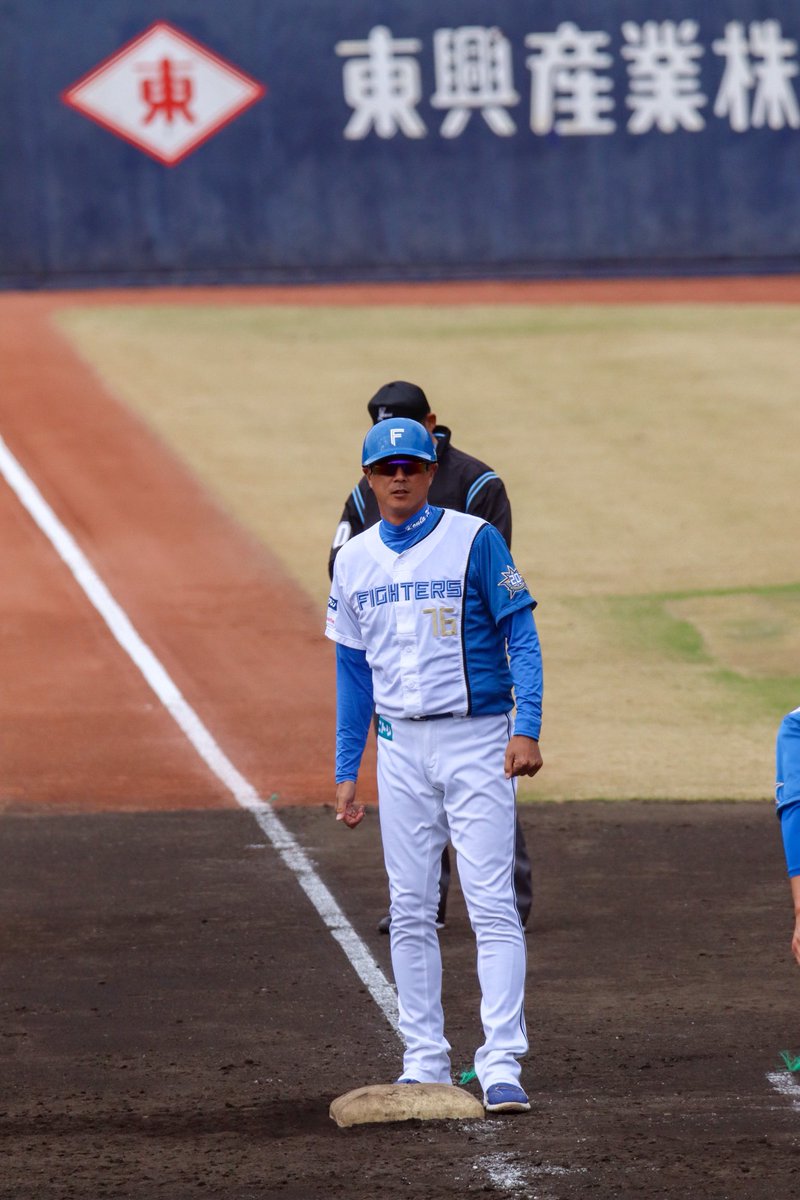 chi_j3's tweet photo. コーチもこのタグありかな…？？
#紺田敏正 #稲田直人 #lovefighters #fnaviphoto 
2023.03.12@鎌ヶ谷スタジアム https://t.co/KwNUe0kDea