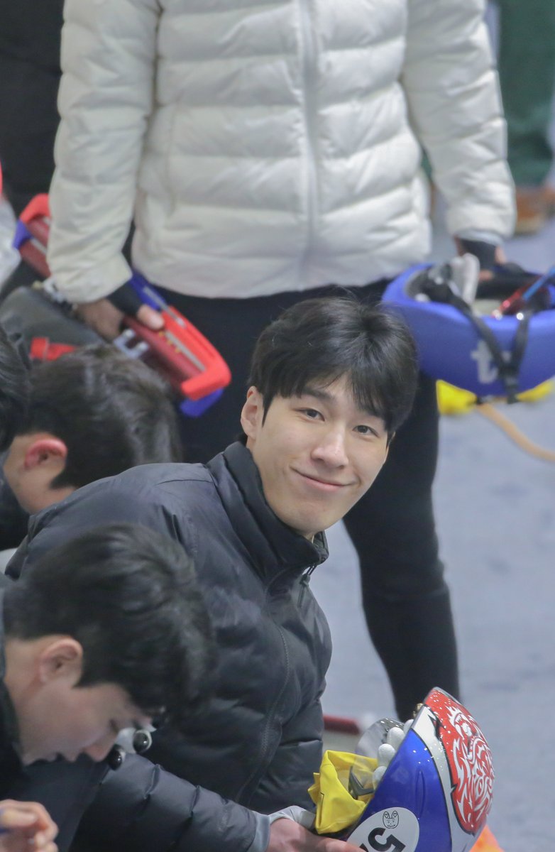 Thri0705's tweet photo. 230401-02 종별종합 황대헌
#종별종합  #황대헌 https://t.co/dnZbQ4HMRm