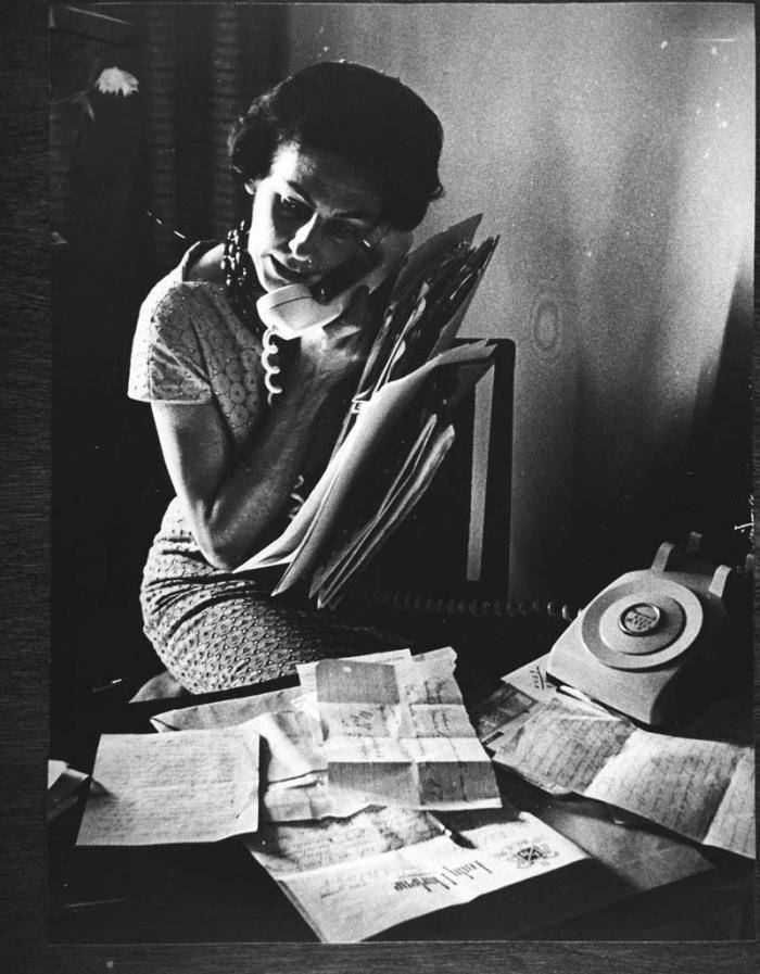 Aquí estás, querida por todos y todas,Celia Sánchez, ejemplo de sensibilidad, ternura, firmeza, lealtad y fidelidad. Flor que enaltece a la patria, mujer firme y serena.Nuestro homenaje a la eterna revolucionaria. #CubaViveEnSuHistoria