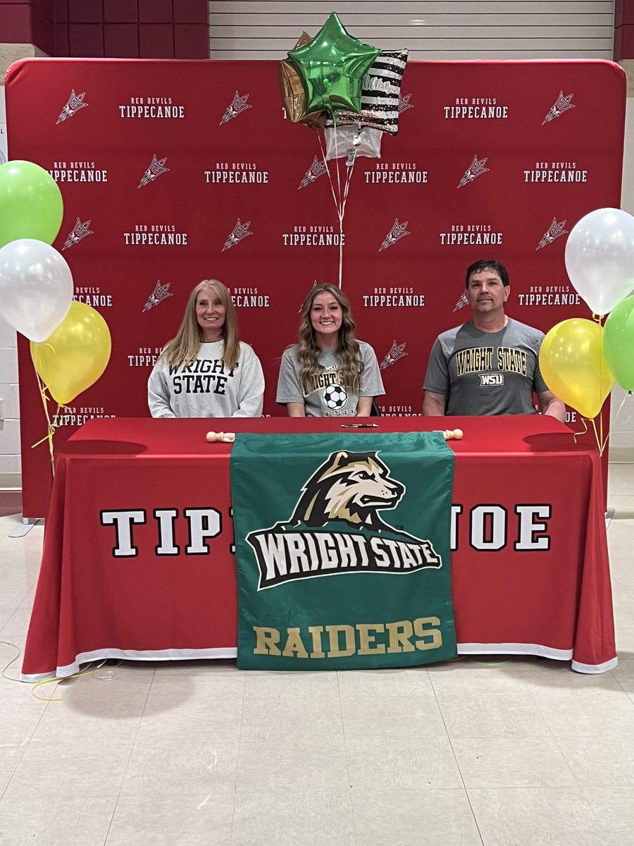 makenziechinn's tweet photo. It’s official! I can’t wait for the next 4!💛💚🐺 https://t.co/GLB6cKXg1J