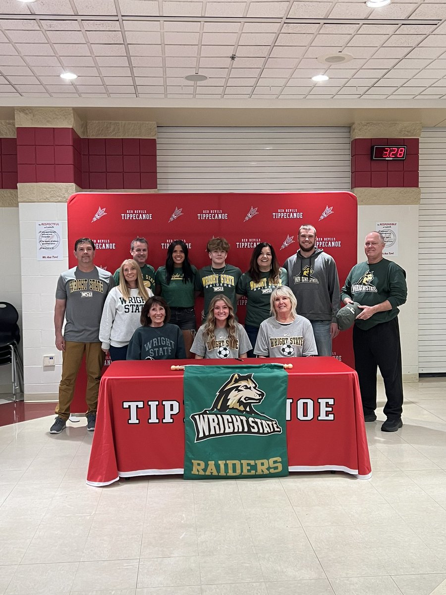 makenziechinn's tweet photo. It’s official! I can’t wait for the next 4!💛💚🐺 https://t.co/GLB6cKXg1J