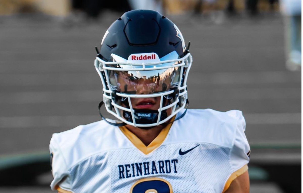 HakeemMyles50's tweet photo. Extremely blessed to recieve my first offer from Reinhardt University!! #PAYthePRICE @gregblue1788 @Davis33Coach @WAAcademyFB @RecruitGeorgia https://t.co/gIJ4iNdVNU