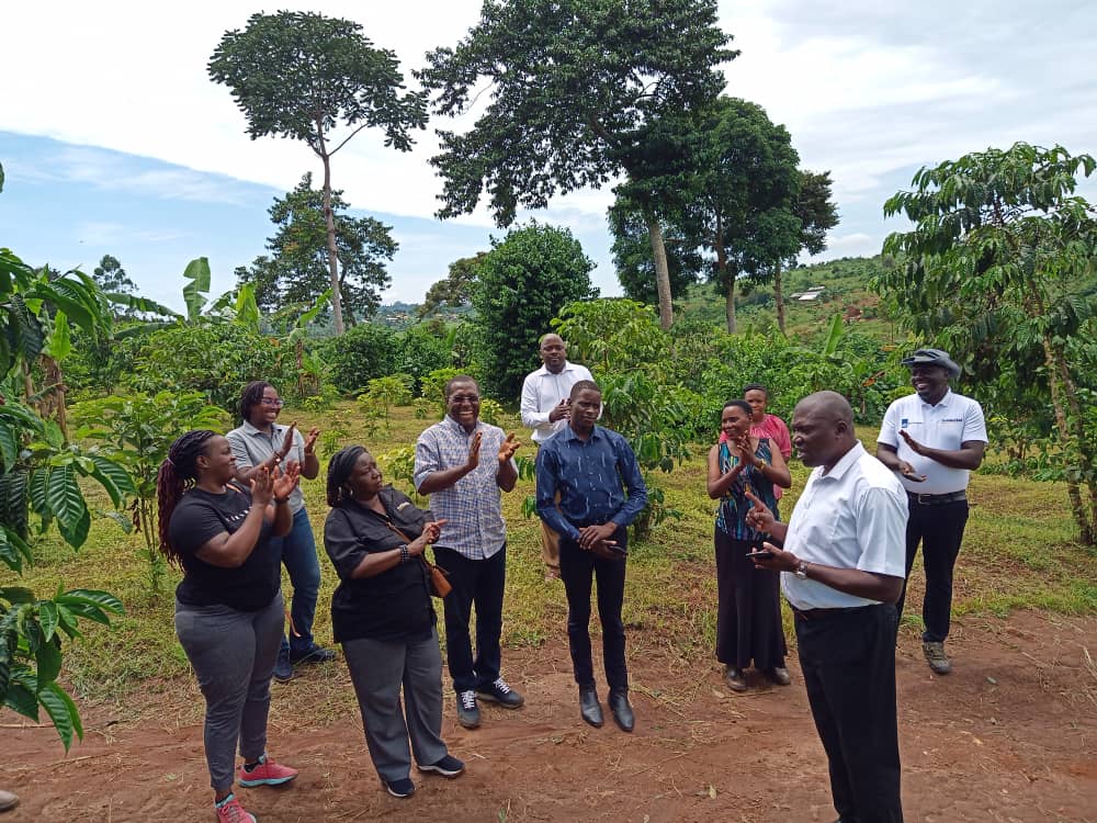 AlexAmanyaa's tweet photo. The @Solidaridadnetw Africa Continental Supervisory Board(CSB) held it's 2023 meeting in #Uganda.
The #CSB visited @cecofaug, one of the project partners under the #PFC project and #ClimateHeriesProject.
@SolidaridadECA @Solidaridad_SAF @Solidaridad_wa https://t.co/3nnSiOZrAy