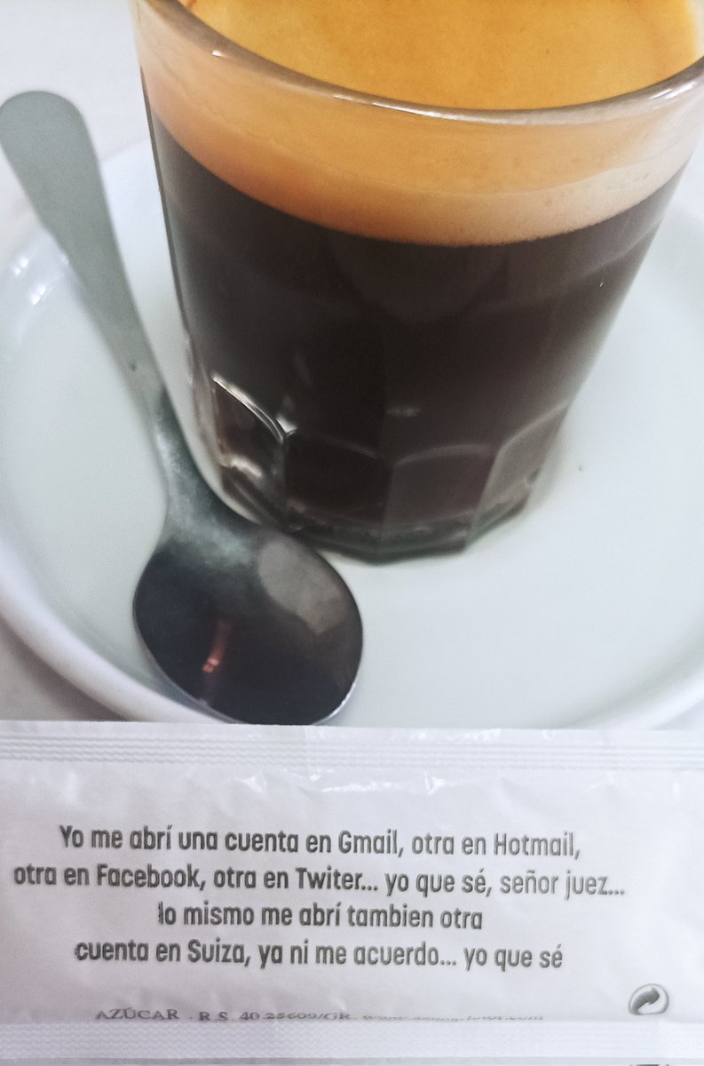 raulschalke7's tweet photo. Los bares de España deberían ser patrimonio de la humanidad. https://t.co/TATVp2SJ8P