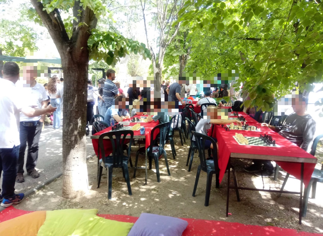 Aquest cap de setmana hem participat a la festa del nostre barri Sant Francesc-Monestir. Vam jugar a escacs i van tenir un espais de lectura de contes ben bonic. Gràcies a tothom que va participar 🥰

#festabarri #fembarri #escolacollserola #santcugat