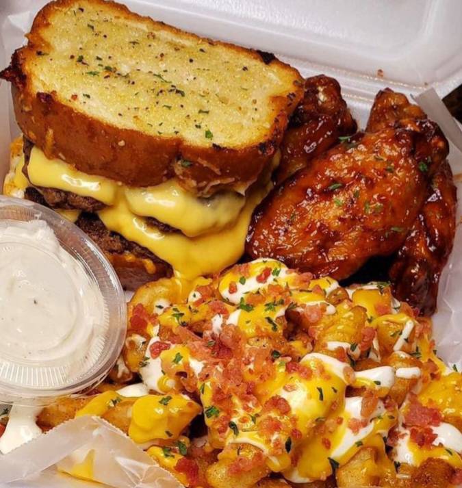 Double Cheese 🧀 Burger 🍔 Wings and Cheese Fries 🍟 
homecookingvsfastfood.com
#fastfood #cheese