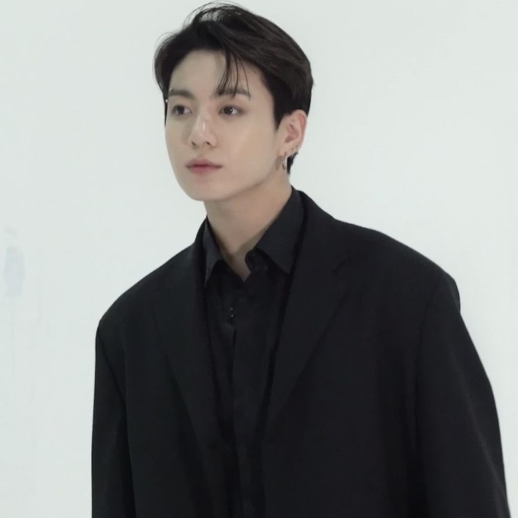 ysljks's tweet image. #JUNGKOOK is currently working on his solo projects! 👀 

JJK1 IS COMING
🔗: n.news.naver.com/entertain/arti…