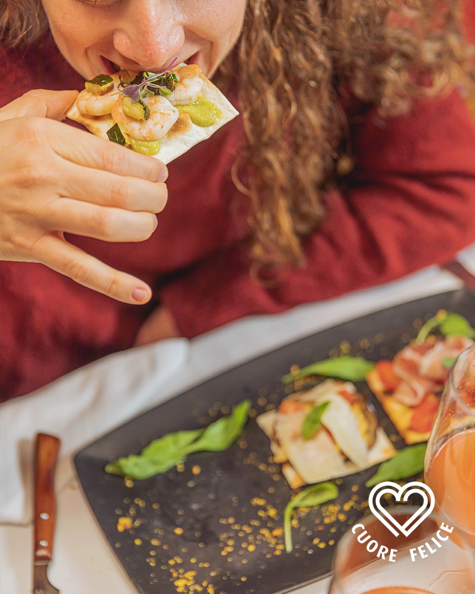 ¿Cuál es tu #bruschetta favorita?  - Berenjena, ricotta, tomate cherry confitado y albahaca - Langostino, calabacín y aliño de aguacate - Speck y tomate cherry confitado  Prueba el Trio di Bruschette de #CuoreFelice, un plato elaborado con ingredientes cardiosaludables.