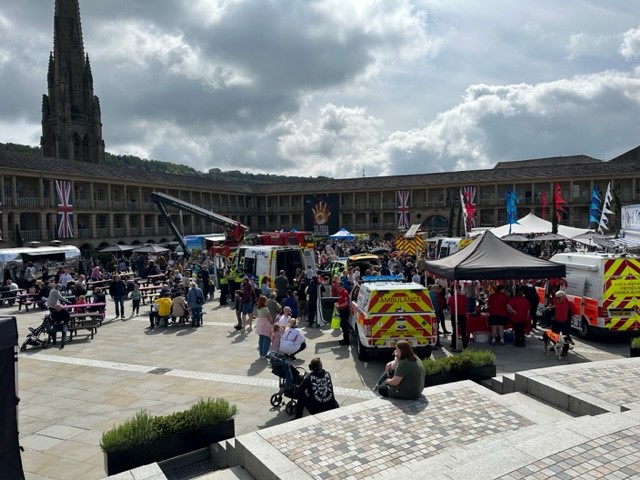 WYP_Halifax's tweet image. Emergency Services Day at The Piece Hall!

Wow!! What a day! Thank you to everyone that assisted. We all had a great time meeting 100s of families and residents ❤

A big thank you to everyone who came along to say hello!

#kingscoronation #calderdale
@ThePieceHall