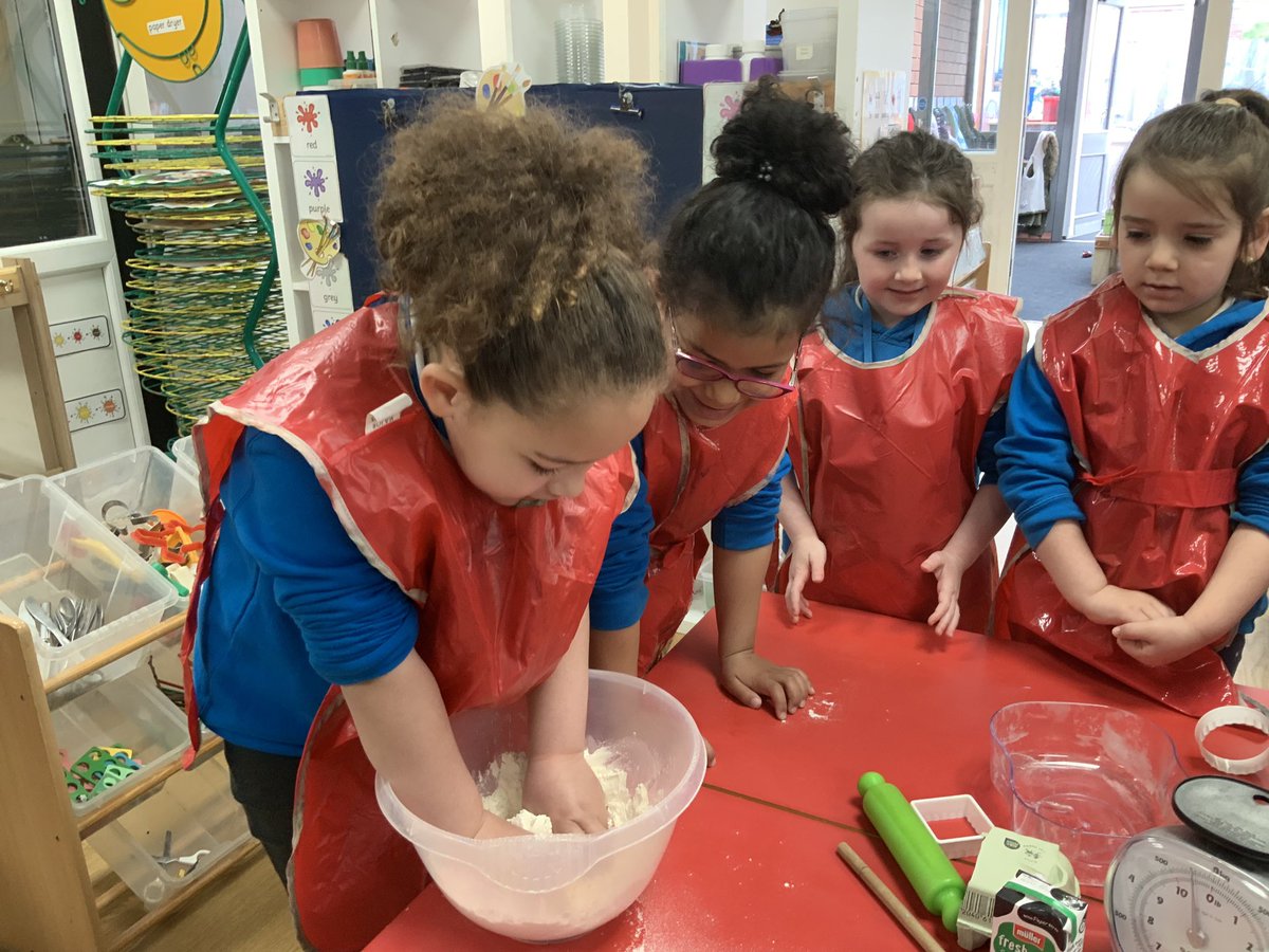 rdpsreception's tweet photo. We all loved baking scones for our afternoon tea for our garden party to celebrate the Coronation. #rdpsbutterflies @BuckinghamofUK #kingscoronation https://t.co/iRnaILoeB3