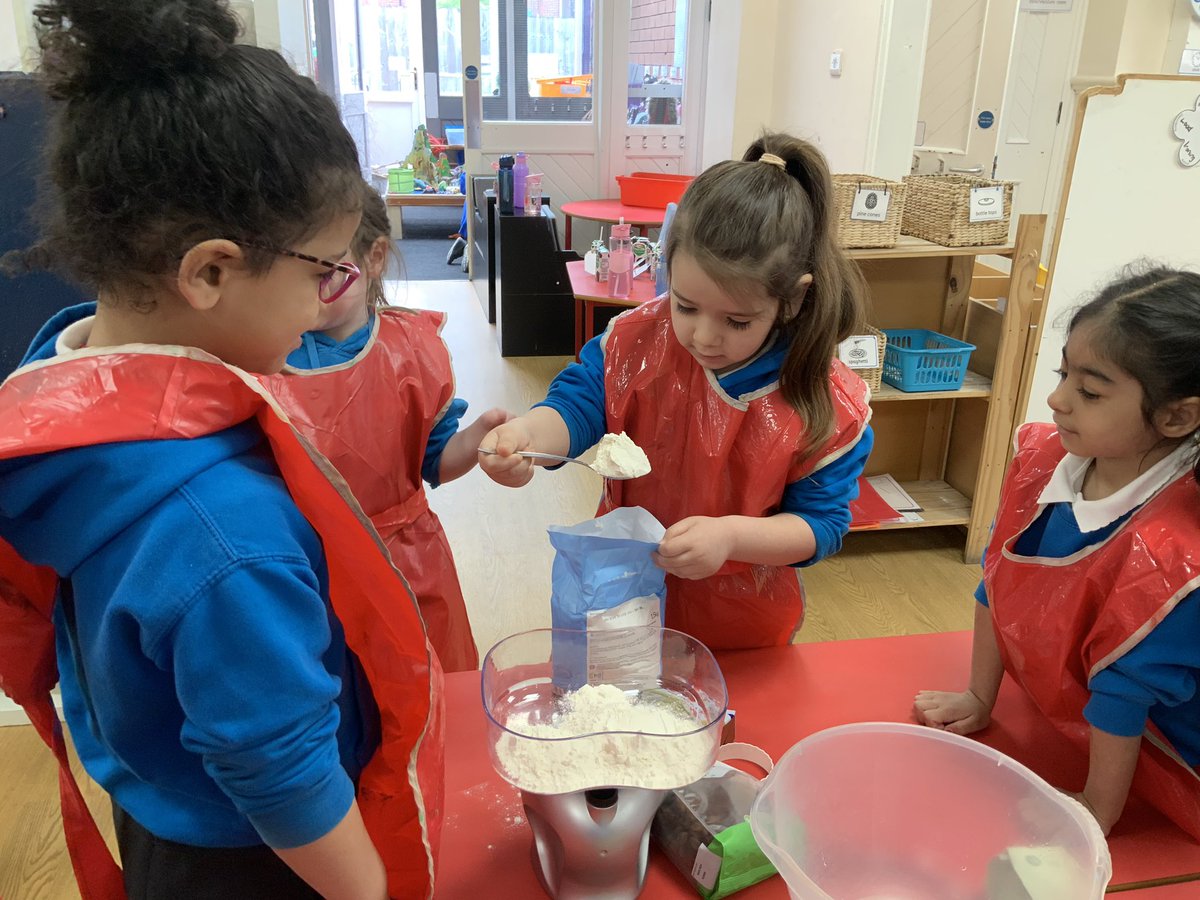 rdpsreception's tweet photo. We all loved baking scones for our afternoon tea for our garden party to celebrate the Coronation. #rdpsbutterflies @BuckinghamofUK #kingscoronation https://t.co/iRnaILoeB3