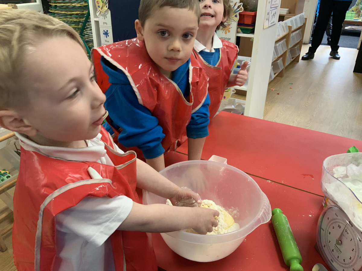 rdpsreception's tweet photo. We all loved baking scones for our afternoon tea for our garden party to celebrate the Coronation. #rdpsbutterflies @BuckinghamofUK #kingscoronation https://t.co/iRnaILoeB3