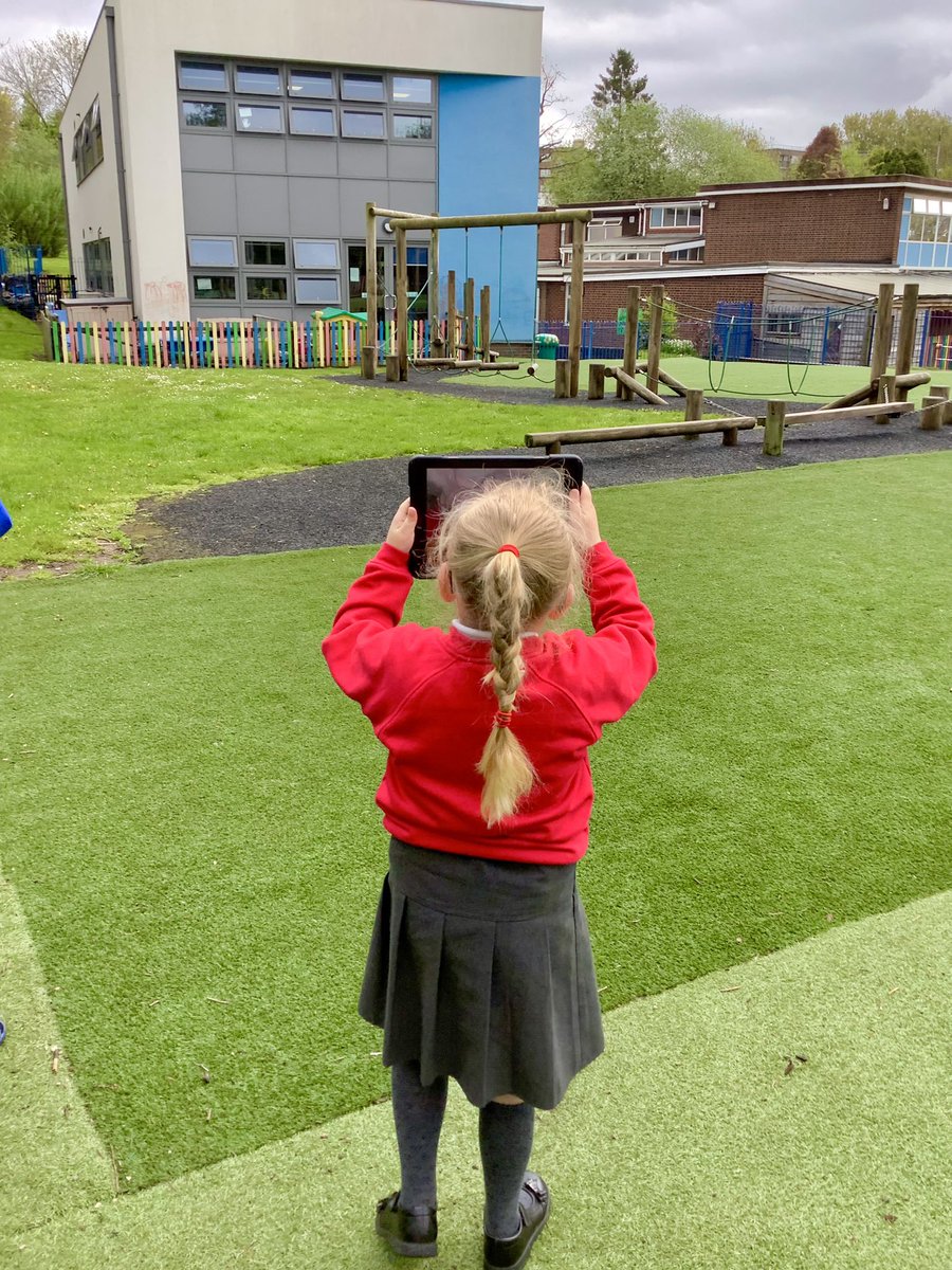 AmarjitMarva's tweet photo. Great working with a little ones this morning as they explored and identified different materials that are used to build a house. Thanks to the team for capturing the ss at work. #AppleEDU #iPad #AppleADE #Appleteacher https://t.co/HMDv0ZEDH1