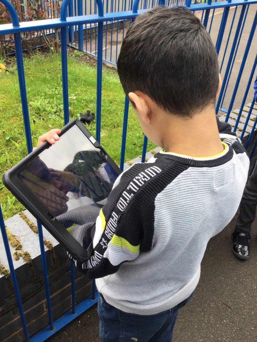 AmarjitMarva's tweet photo. Great working with a little ones this morning as they explored and identified different materials that are used to build a house. Thanks to the team for capturing the ss at work. #AppleEDU #iPad #AppleADE #Appleteacher https://t.co/HMDv0ZEDH1
