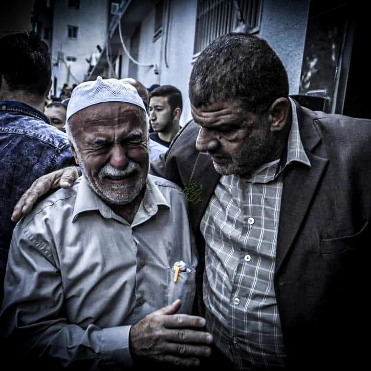 Palestine_Eng's tweet photo. لازالت الصدمة قوية والقلب يتفطر كمداً
استيقظت فجراً على شدة صوت القصف العنيف المباغت للقطاع رغم بعد المسافة نسيباً (45كم شرقا)
ومنذ ذلك الوقت والسماء ملبدة بالطائرات الحربية المذخرة التي تنطلق من مطارات الجنوب متجهة الى جبهة غزة وأيضاً الشمال، وكأنها خط تكسي سرفيس لا يتوقف.
#غزة https://t.co/IbmVg5Sp4k