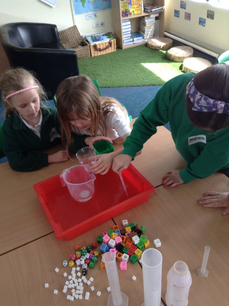NovaPrimary's tweet photo. Today, the Goram mathematicians had fun investigating 'How many different ways can you measure the capacity of a pot?'. They used water, cubes and even paper! #nostartoofar #mathsinvestigation https://t.co/fKA4ltthSM