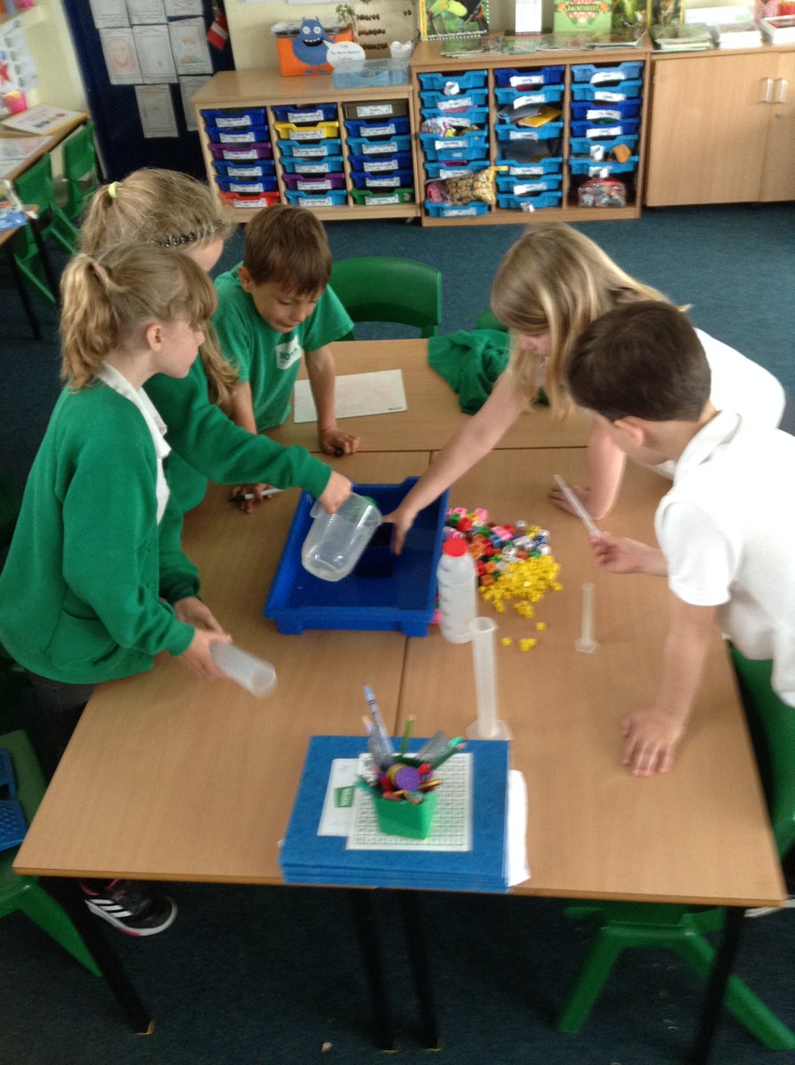 NovaPrimary's tweet photo. Today, the Goram mathematicians had fun investigating 'How many different ways can you measure the capacity of a pot?'. They used water, cubes and even paper! #nostartoofar #mathsinvestigation https://t.co/fKA4ltthSM
