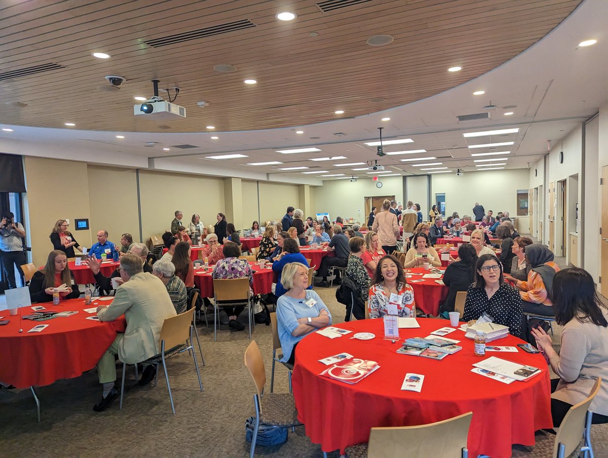 ReachOutRead_MN's tweet photo. We're just about to get started here! We are thrilled to have an amazing community here to celebrate the brain building power of books! #readtogethermn https://t.co/RGksZLlNjh